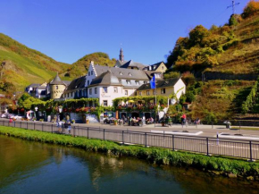 Гостиница Hotel Haus Burg Metternich  Байльштайн